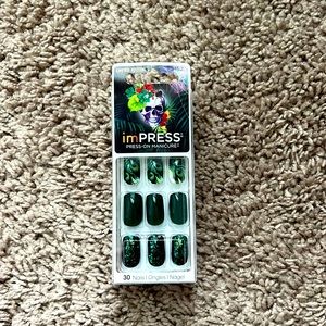 Impress press on manicure